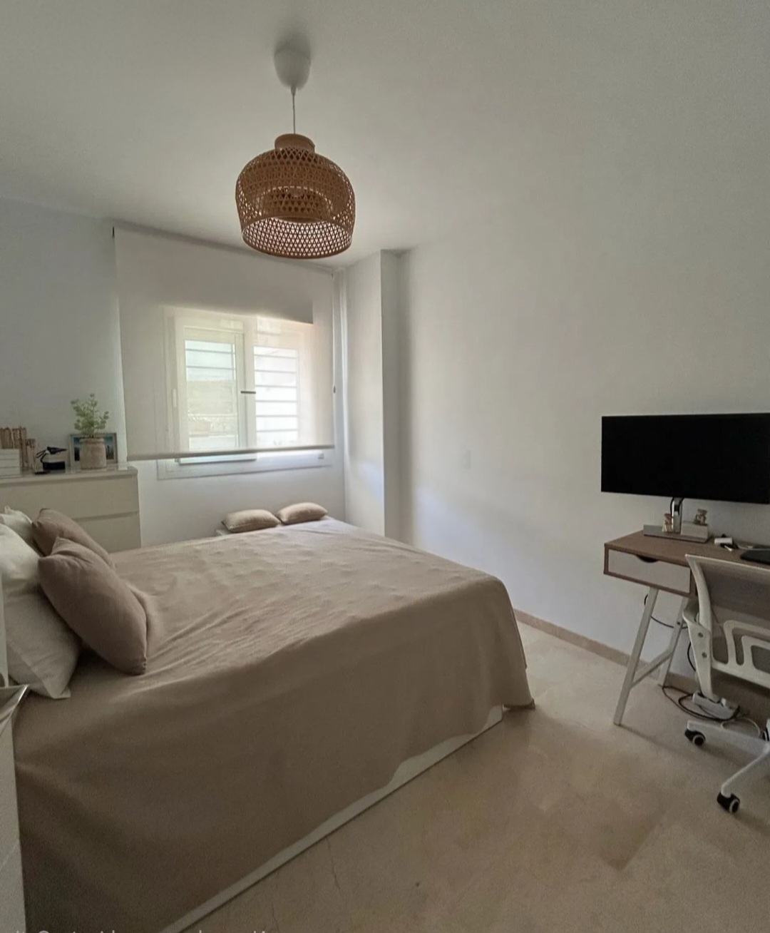 Magnífico piso reformado con gran terraza, 2 plazas de garaje y trastero en La Colina (Torremolinos)