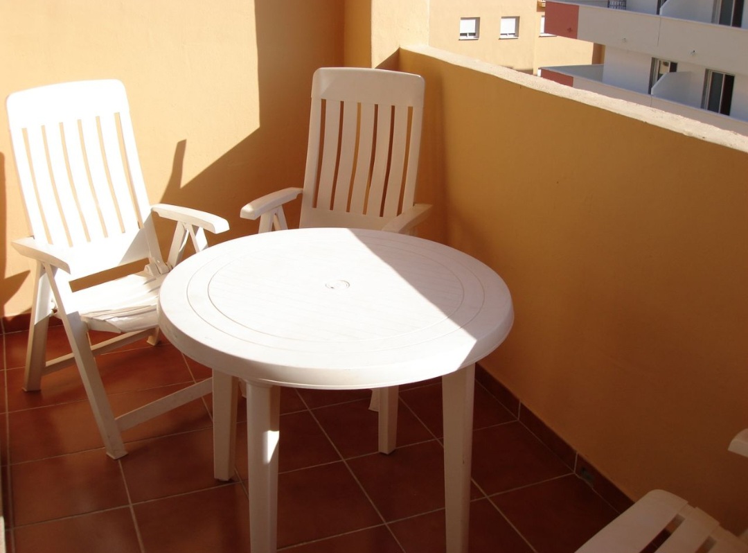 Espectacular piso de 2 dormitorios con garaje, piscina y pista de pádel en Los Pacos (Fuengirola)