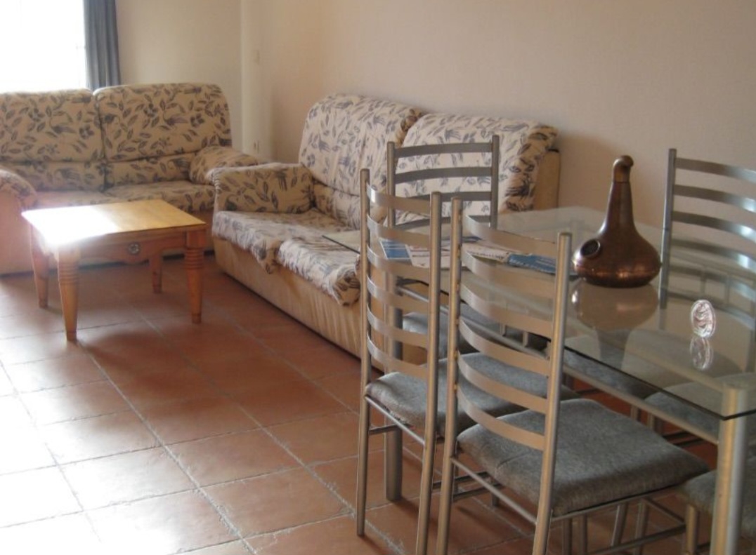 Espectacular piso de 2 dormitorios con garaje, piscina y pista de pádel en Los Pacos (Fuengirola)