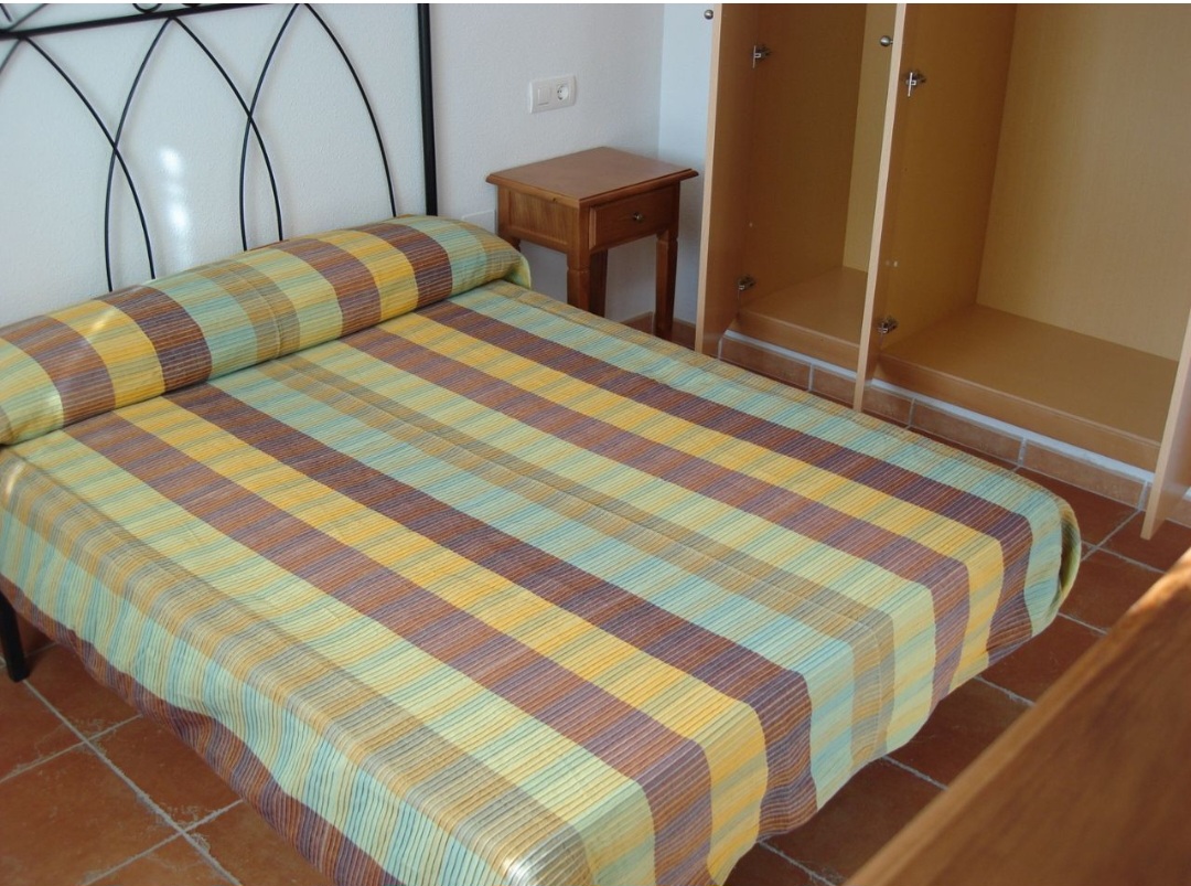 Espectacular piso de 2 dormitorios con garaje, piscina y pista de pádel en Los Pacos (Fuengirola)