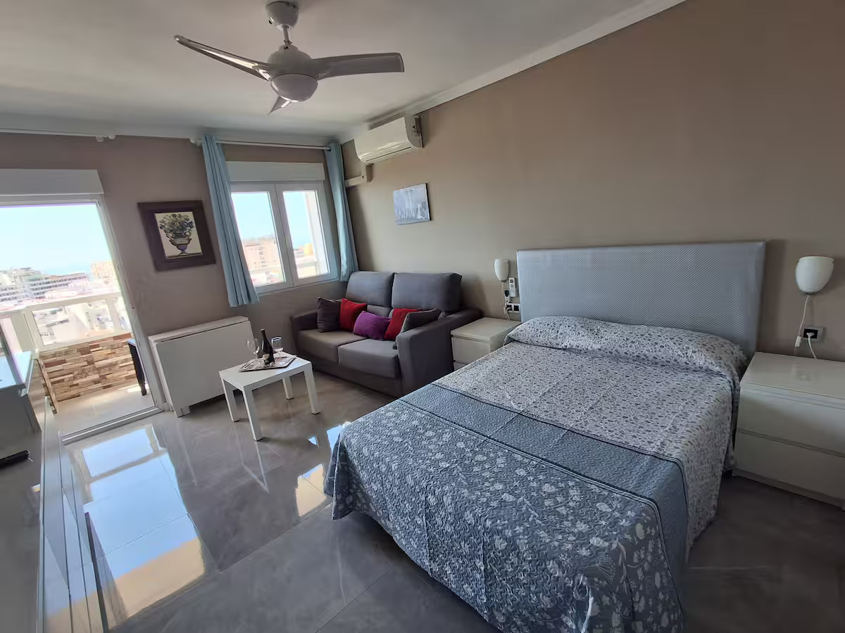 Estudio con vistas al mar en el centro de Torremolinos