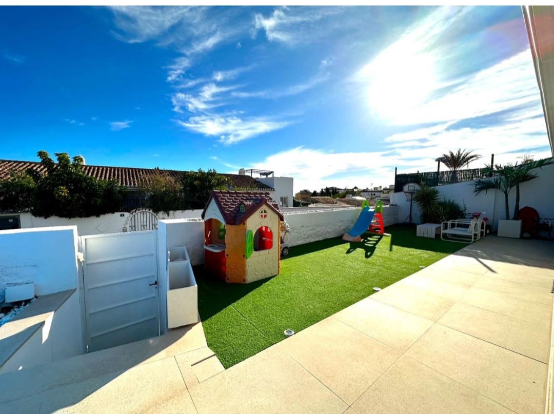 Chalet adosado moderno en venta en Mijas, cerca de Calahonda