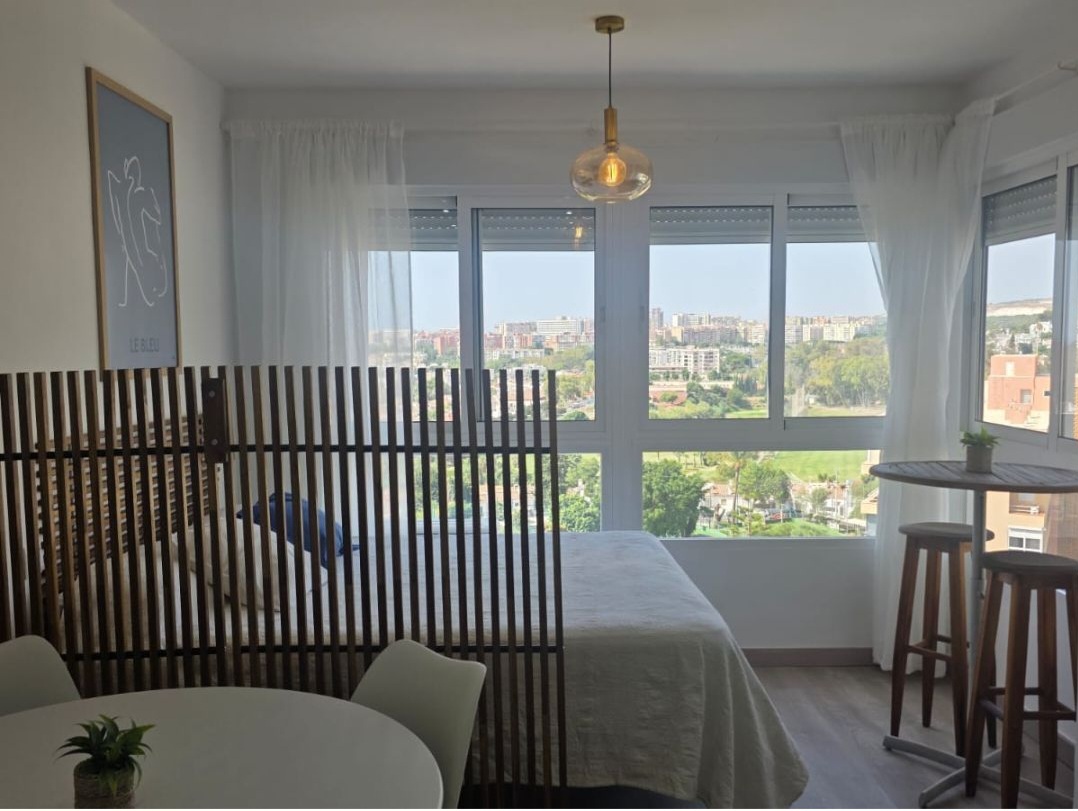 Estudio acogedor con espectaculares vistas al mar, la montaña y la ciudad