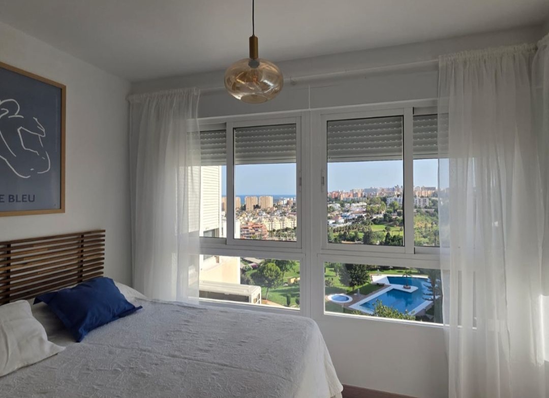 Estudio acogedor con espectaculares vistas al mar, la montaña y la ciudad