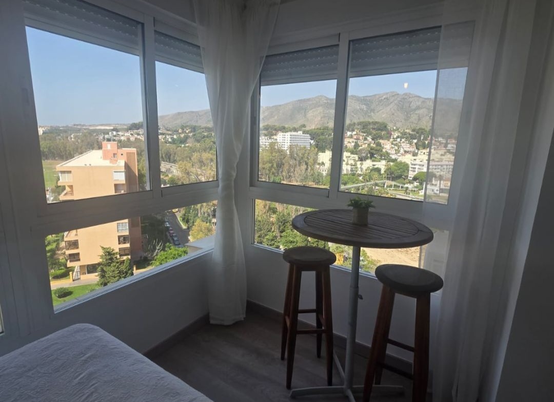 Estudio acogedor con espectaculares vistas al mar, la montaña y la ciudad