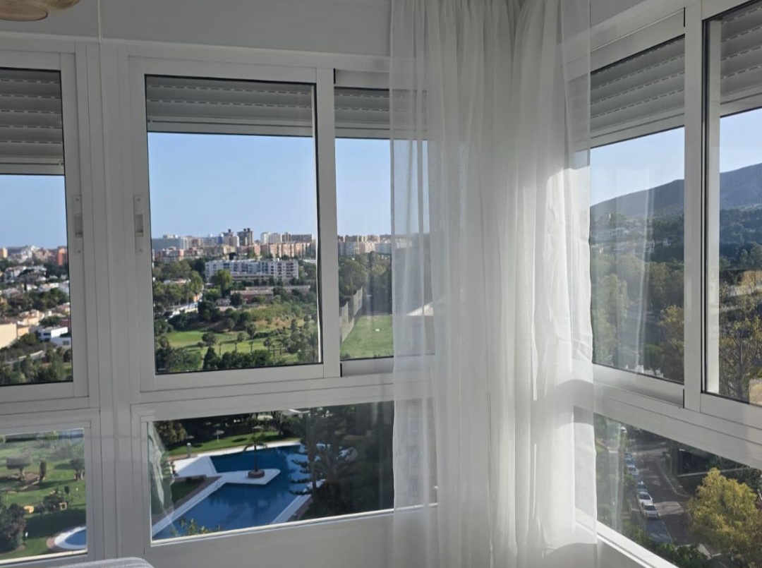Estudio acogedor con espectaculares vistas al mar, la montaña y la ciudad
