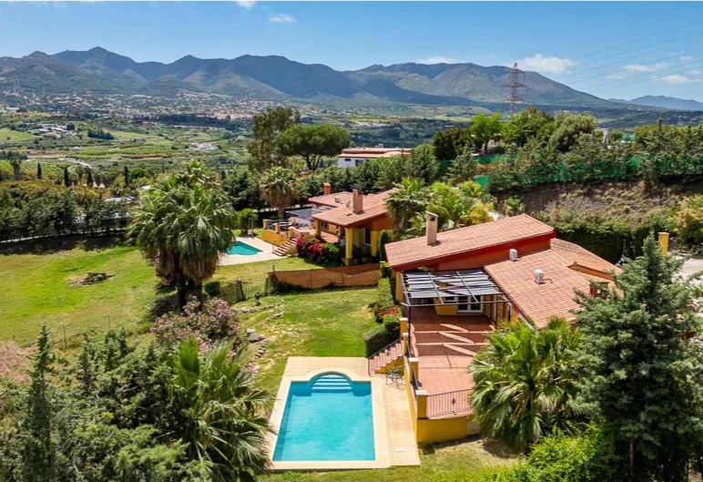 Vivienda con piscina privada y vistas panorámicas al Mediterráneo en Alhaurin de la Torre
