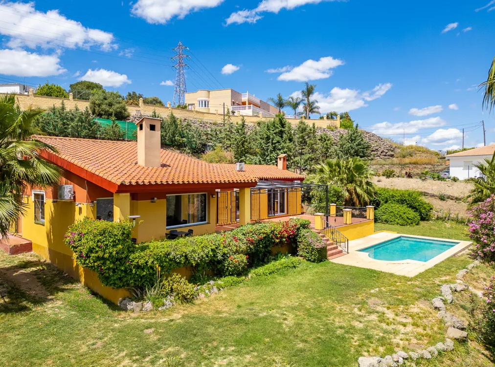 Vivienda con piscina privada y vistas panorámicas al Mediterráneo en Alhaurin de la Torre