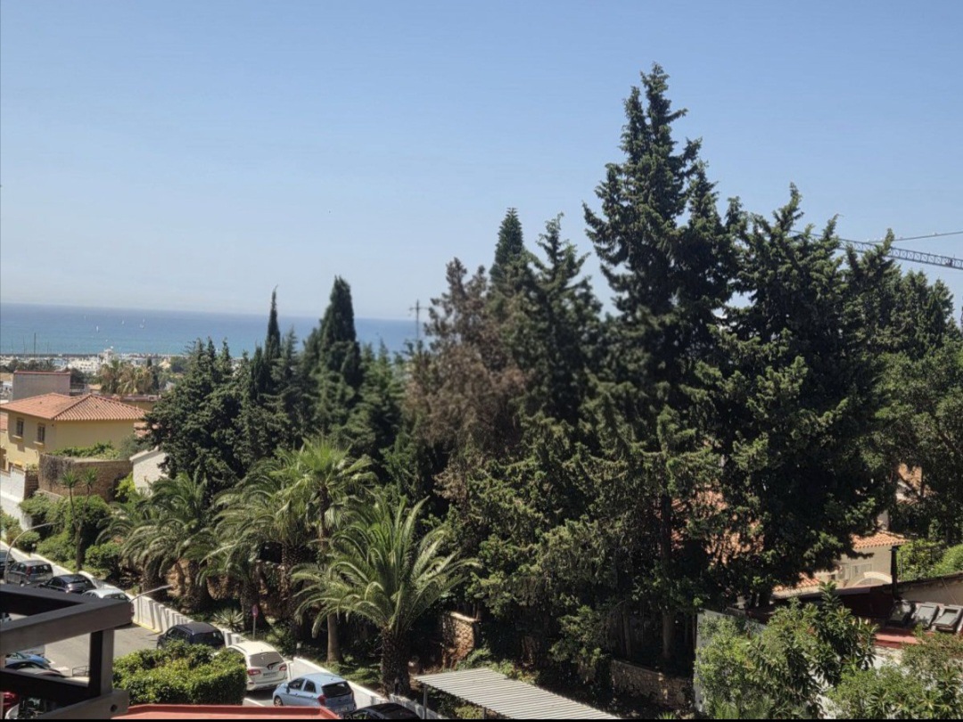 Apartamento reformado con dos terrazas y licencia vacacional en Torremolinos