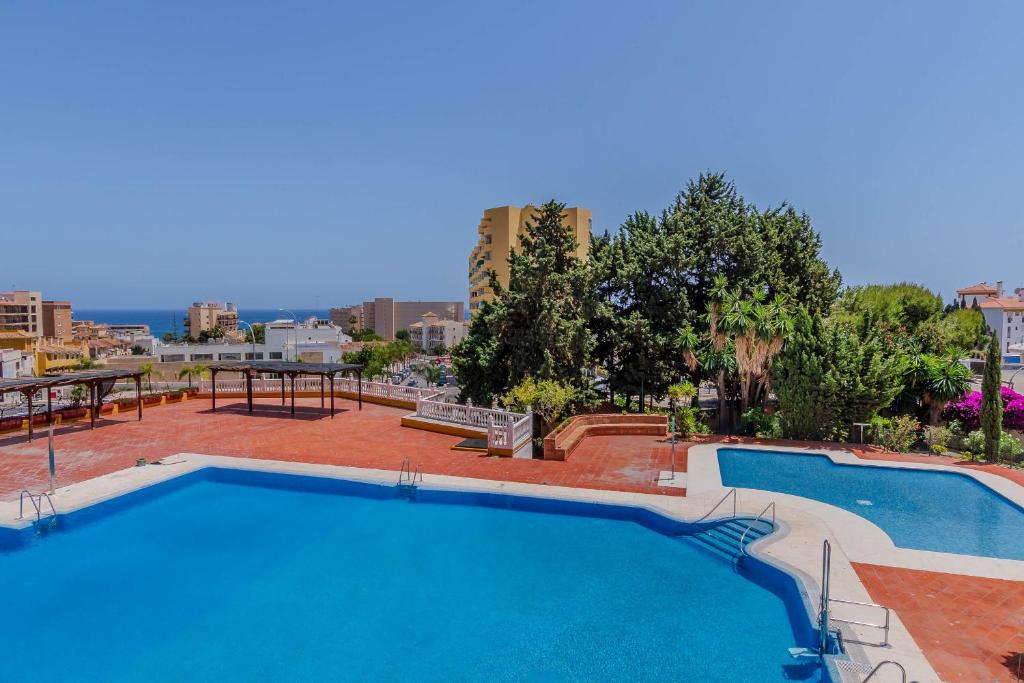 Apartamento reformado con dos terrazas y licencia vacacional en Torremolinos