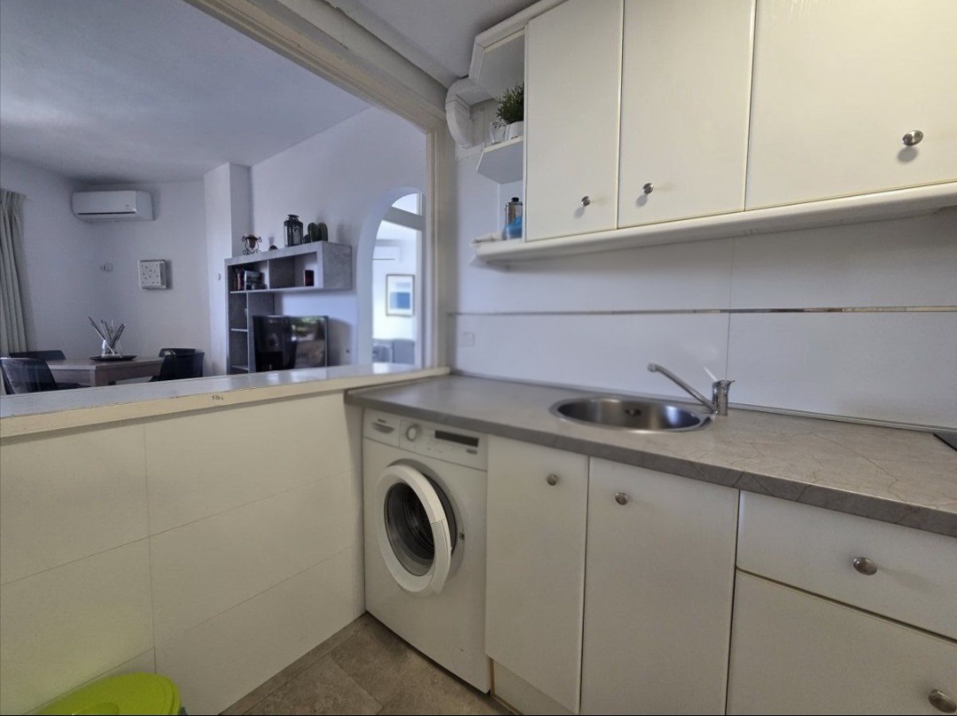 Apartamento reformado con dos terrazas y licencia vacacional en Torremolinos