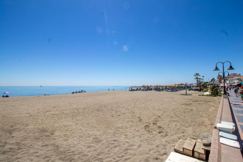 Apartamento reformado con dos terrazas y licencia vacacional en Torremolinos