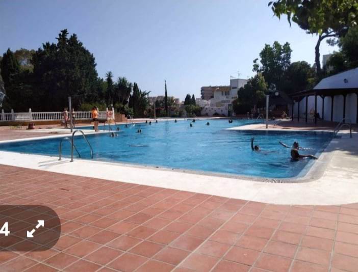 Apartamento reformado con dos terrazas y licencia vacacional en Torremolinos