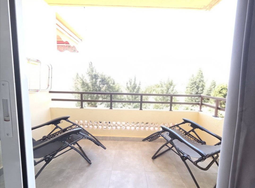 Apartamento reformado con dos terrazas y licencia vacacional en Torremolinos