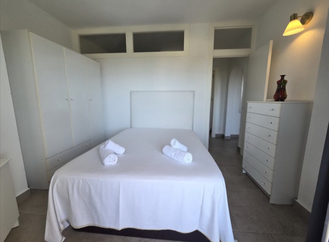 Apartamento reformado con dos terrazas y licencia vacacional en Torremolinos