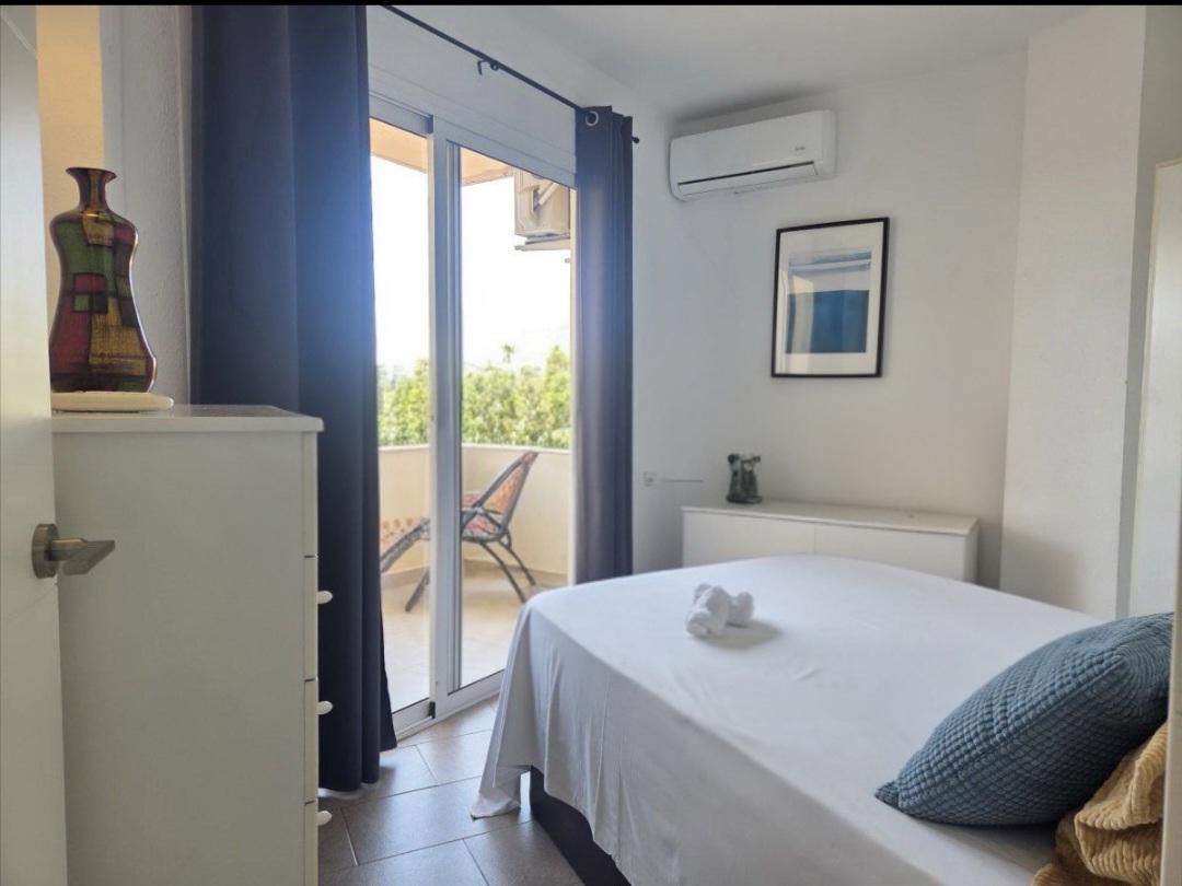 Apartamento reformado con dos terrazas y licencia vacacional en Torremolinos