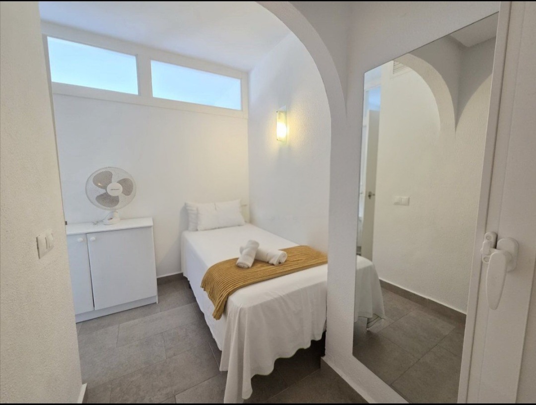 Apartamento reformado con dos terrazas y licencia vacacional en Torremolinos