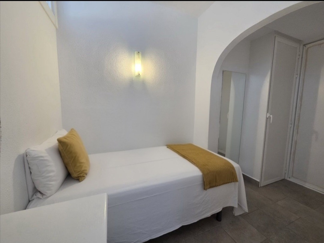 Apartamento reformado con dos terrazas y licencia vacacional en Torremolinos
