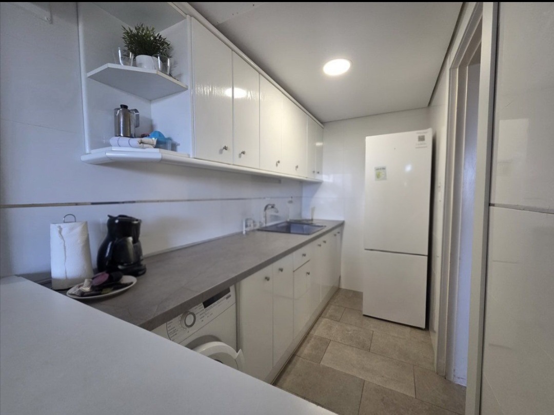 Apartamento reformado con dos terrazas y licencia vacacional en Torremolinos