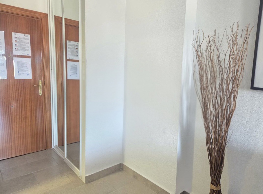 Apartamento reformado con dos terrazas y licencia vacacional en Torremolinos