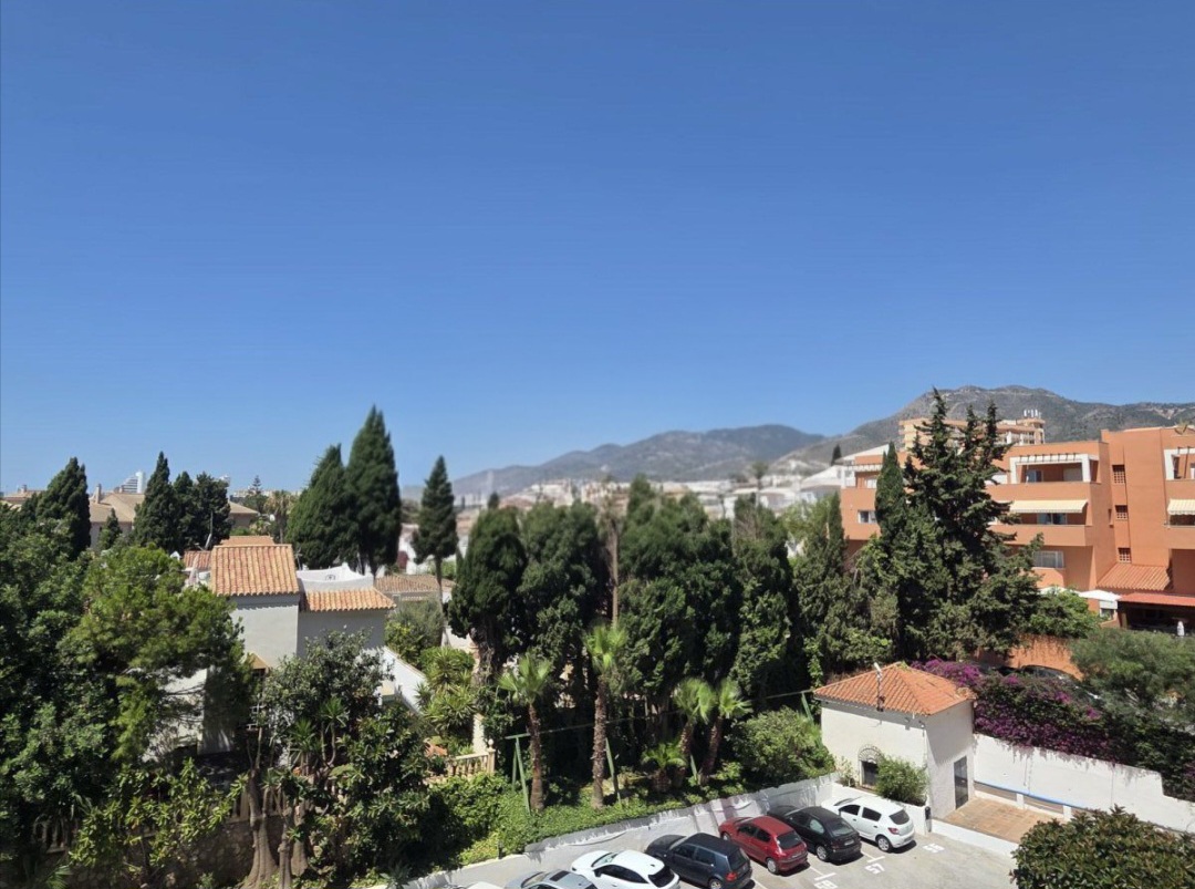 Apartamento reformado con dos terrazas y licencia vacacional en Torremolinos