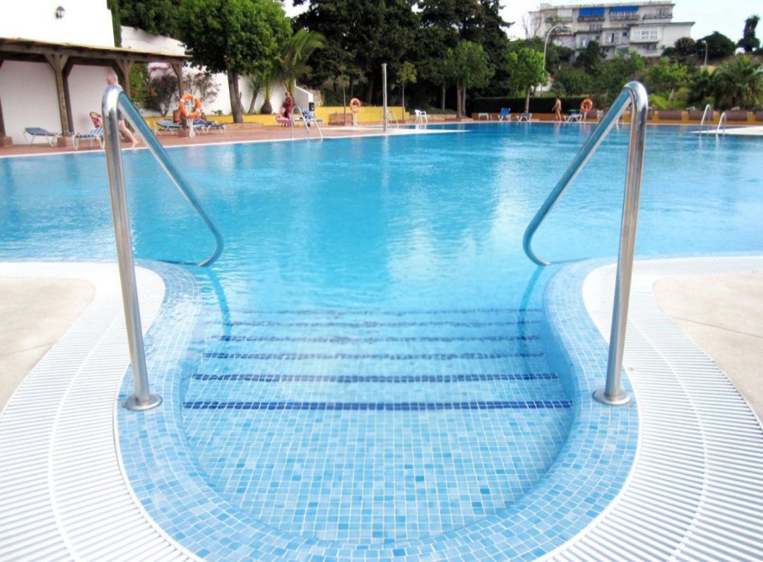 Apartamento reformado con dos terrazas y licencia vacacional en Torremolinos