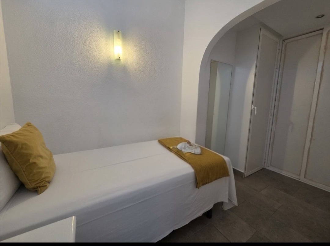 Apartamento reformado con dos terrazas y licencia vacacional en Torremolinos