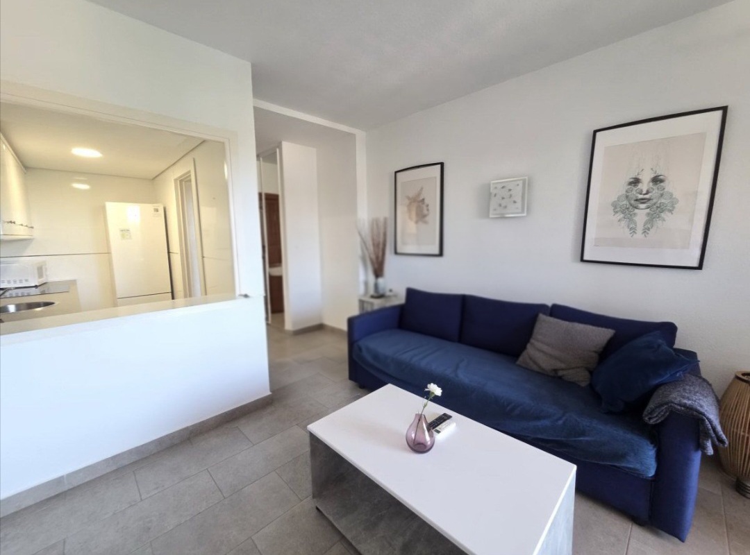 Apartamento reformado con dos terrazas y licencia vacacional en Torremolinos