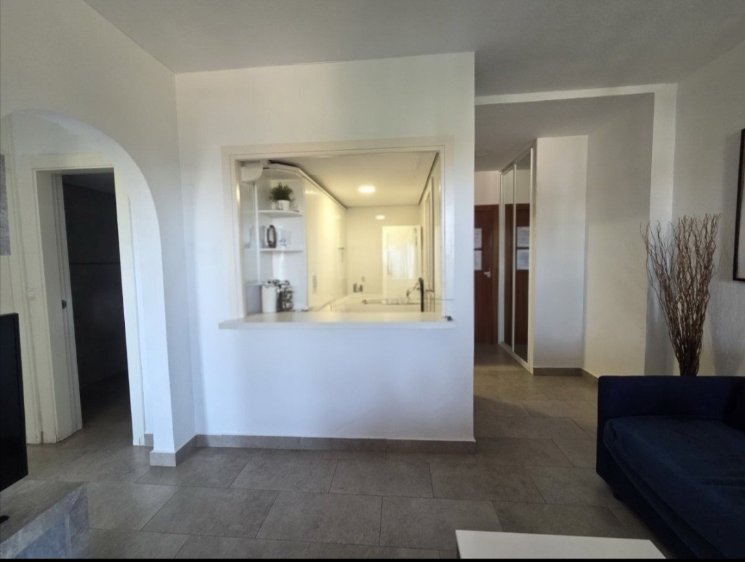 Apartamento reformado con dos terrazas y licencia vacacional en Torremolinos