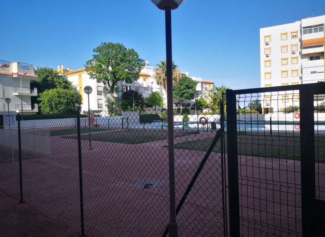 Estudio con vistas al mar y piscina en el centro de Torremolinos