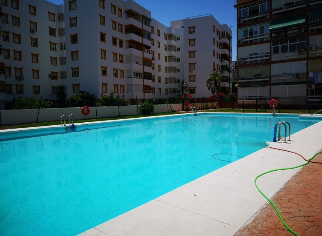Estudio con vistas al mar y piscina en el centro de Torremolinos
