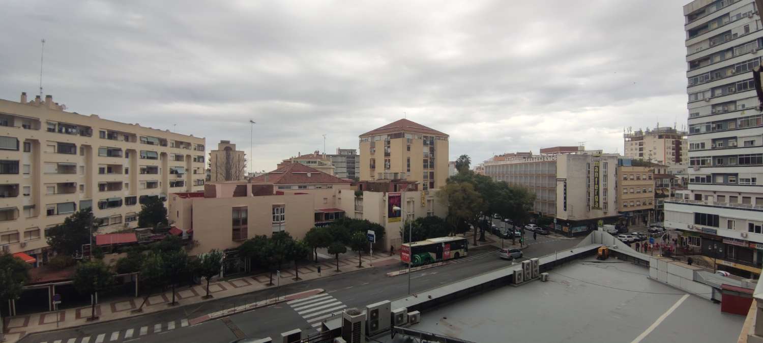 Yksiö loma Manantiales - Estación de Autobuses (Torremolinos)