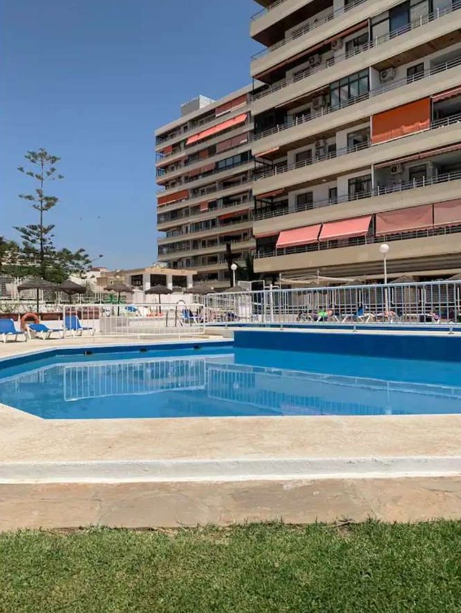 Bonito y excelente piso situado en la icónica Plaza de La Nogalera, en pleno centro de Torremolinos.