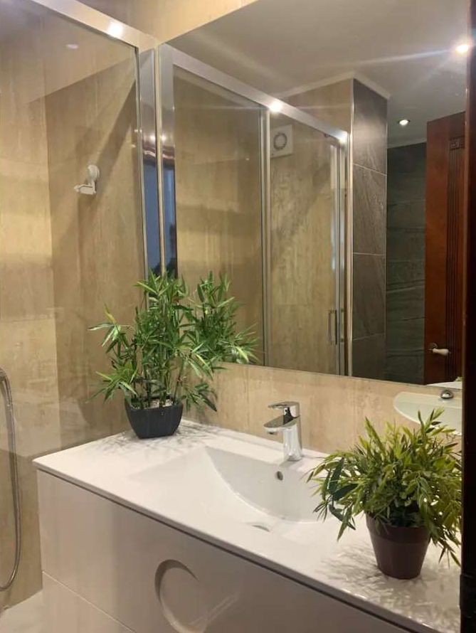 Bonito y excelente piso situado en la icónica Plaza de La Nogalera, en pleno centro de Torremolinos.