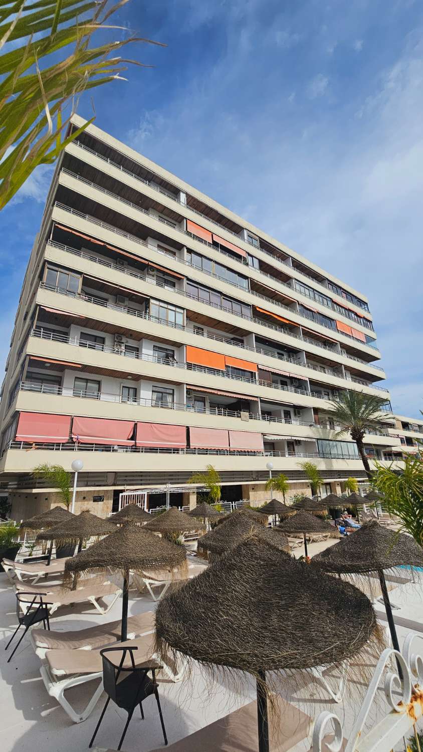 Bonito y excelente piso situado en la icónica Plaza de La Nogalera, en pleno centro de Torremolinos.