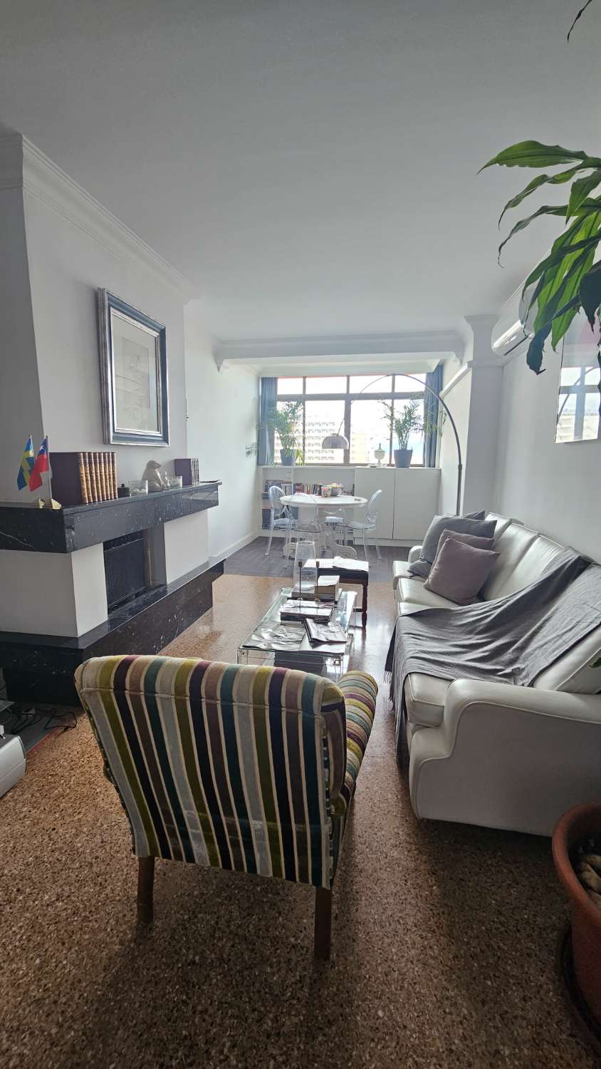 Bonito y excelente piso situado en la icónica Plaza de La Nogalera, en pleno centro de Torremolinos.