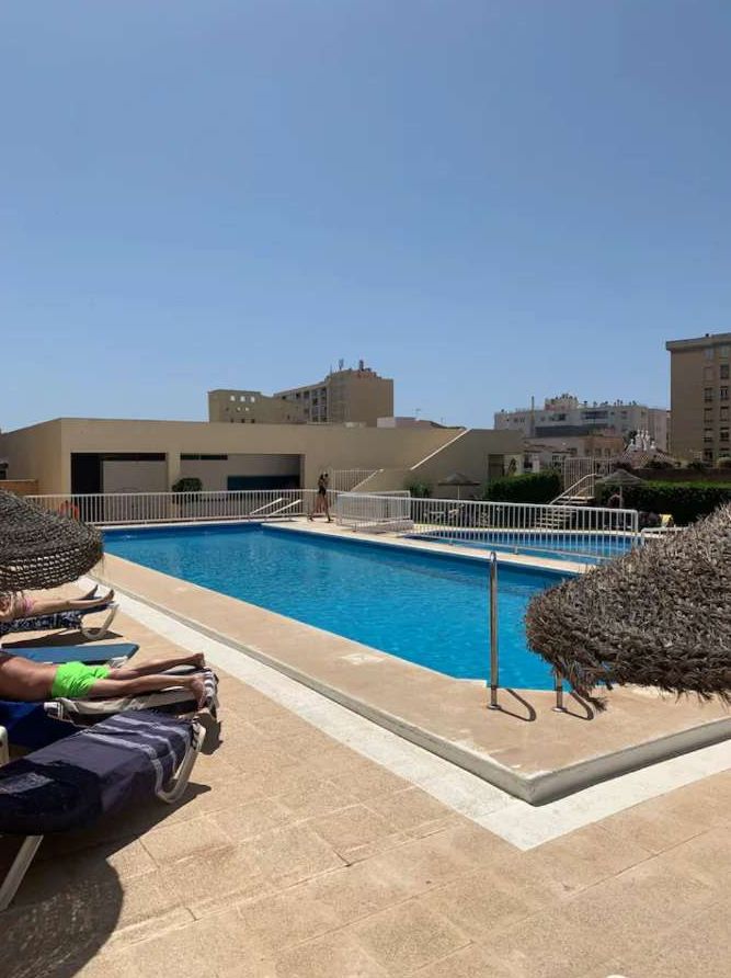 Bonito y excelente piso situado en la icónica Plaza de La Nogalera, en pleno centro de Torremolinos.