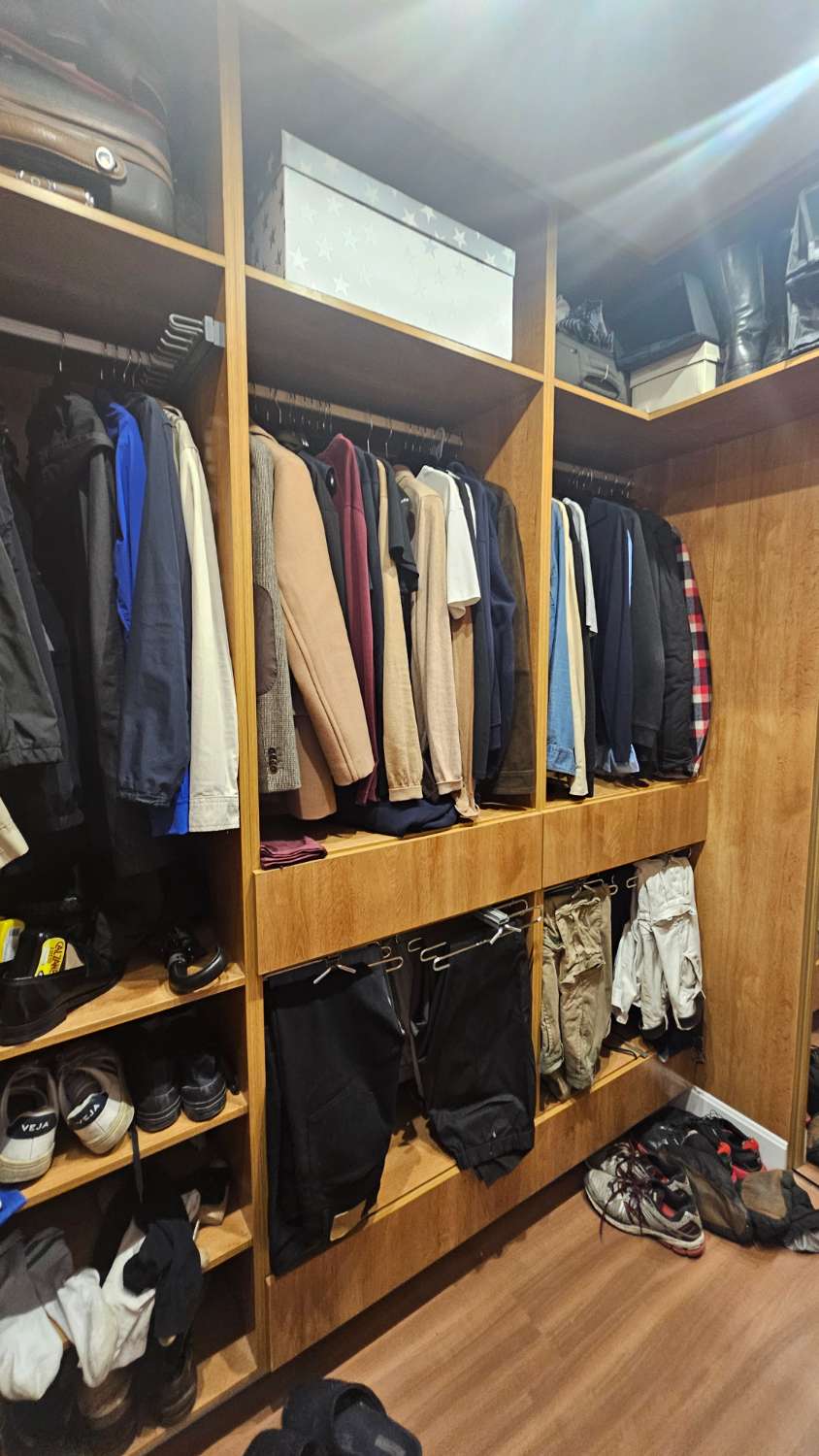 Bonito y excelente piso situado en la icónica Plaza de La Nogalera, en pleno centro de Torremolinos.