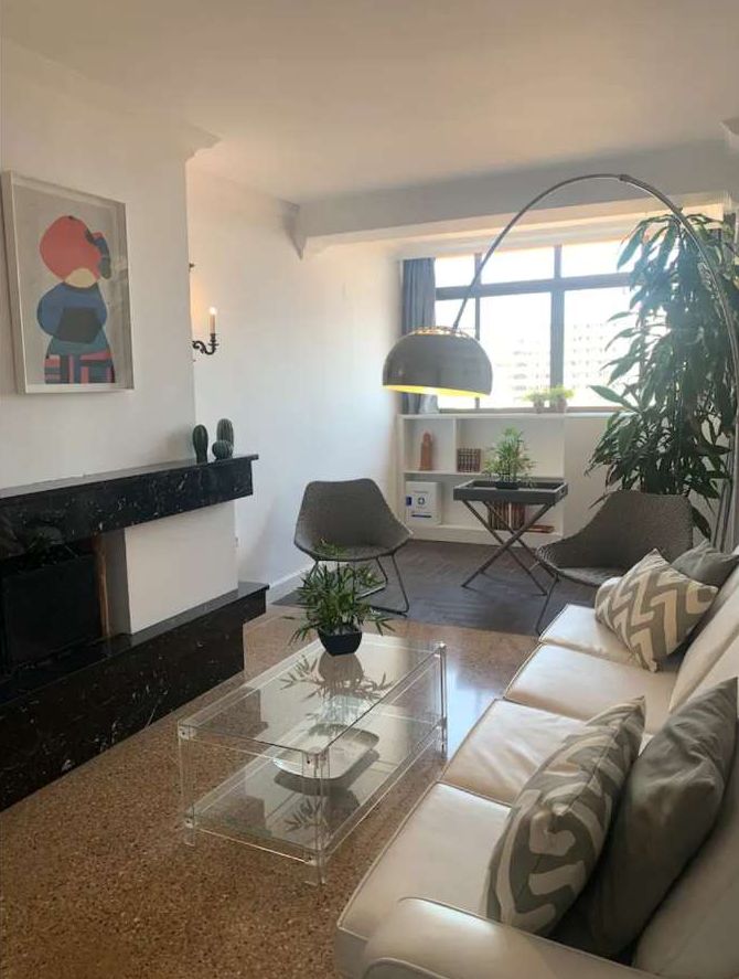 Bonito y excelente piso situado en la icónica Plaza de La Nogalera, en pleno centro de Torremolinos.