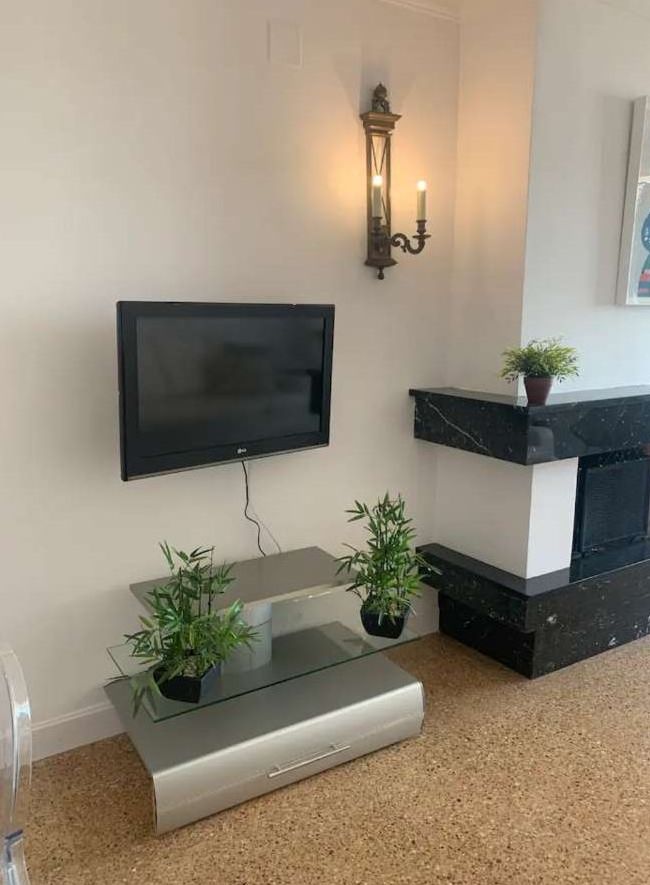 Bonito y excelente piso situado en la icónica Plaza de La Nogalera, en pleno centro de Torremolinos.