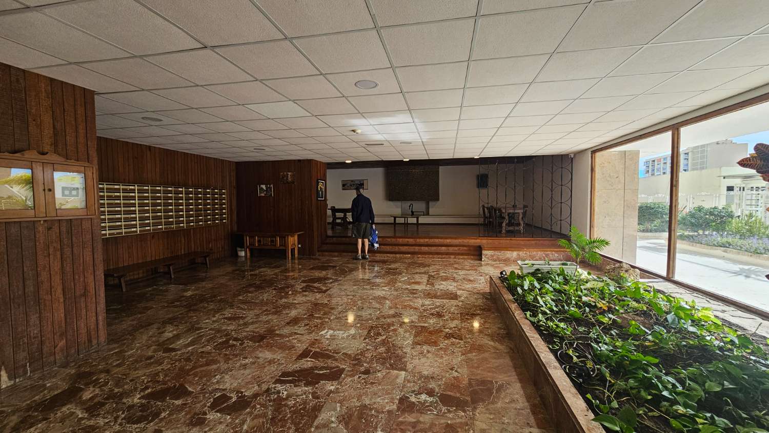 Bonito y excelente piso situado en la icónica Plaza de La Nogalera, en pleno centro de Torremolinos.