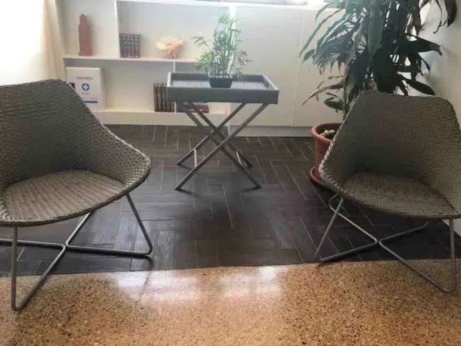 Bonito y excelente piso situado en la icónica Plaza de La Nogalera, en pleno centro de Torremolinos.