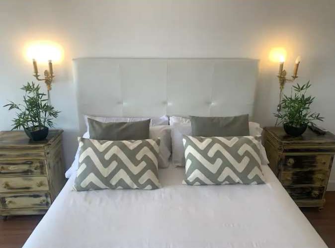 Bonito y excelente piso situado en la icónica Plaza de La Nogalera, en pleno centro de Torremolinos.