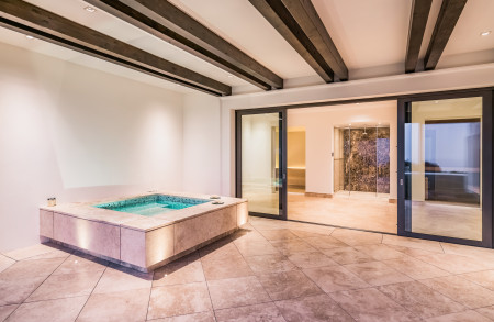 Вилла в продаже в Sierra Blanca (Marbella)