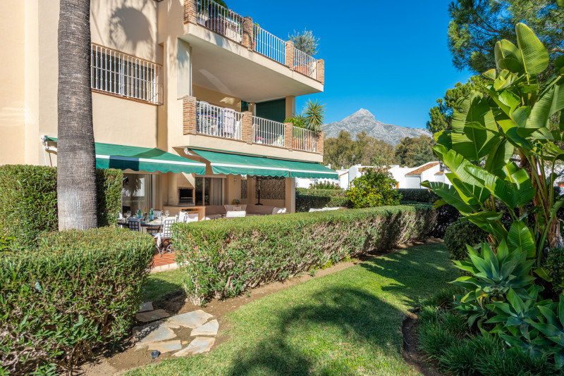 Flat for sale in Las Brisas (Marbella)