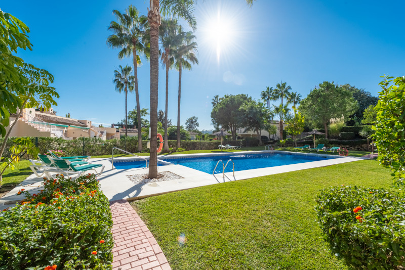 مسطحة للبيع في Las Brisas (Marbella)