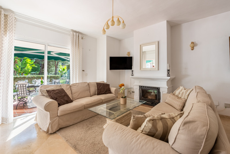 Flat for sale in Las Brisas (Marbella)