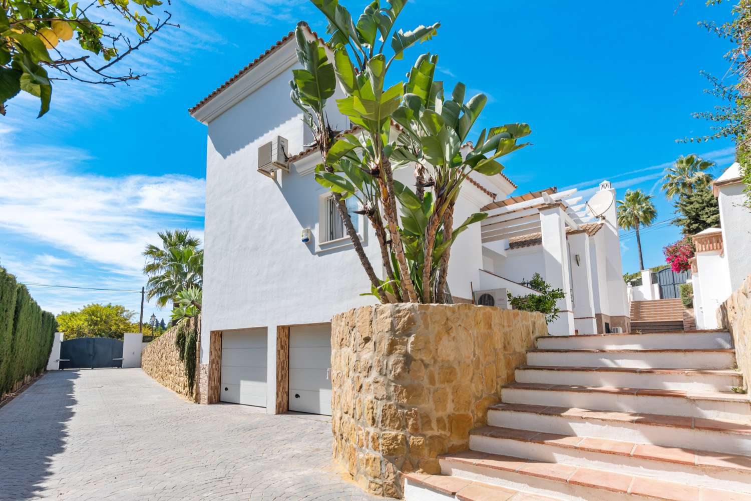 Villa for sale in Elviria (Marbella)