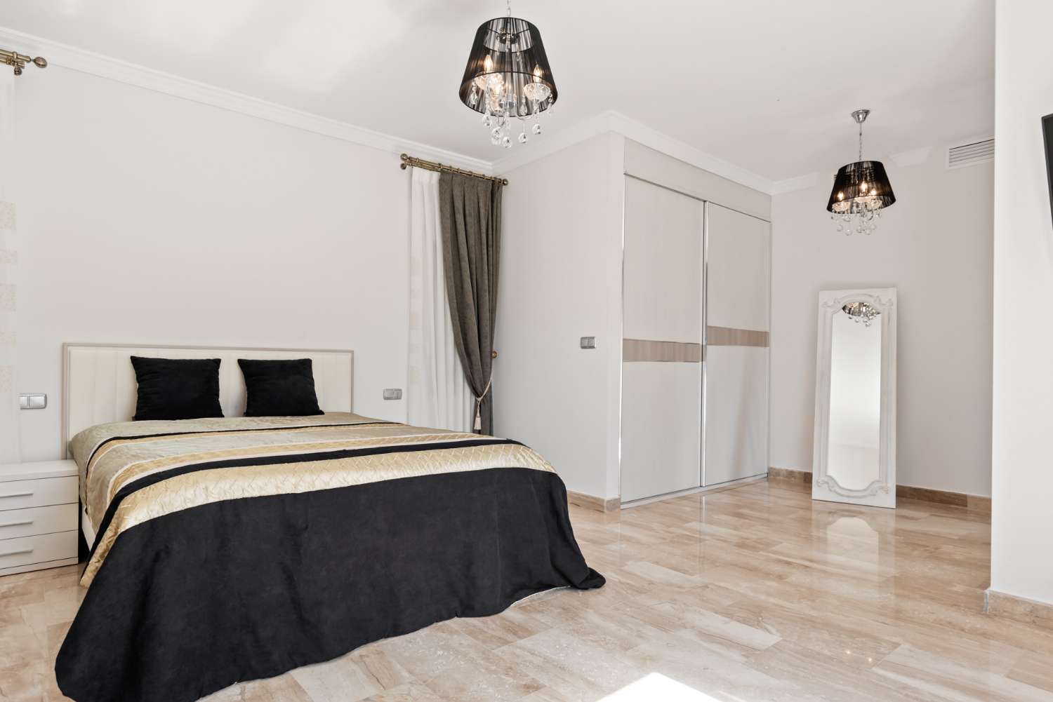 Villa for sale in Elviria (Marbella)