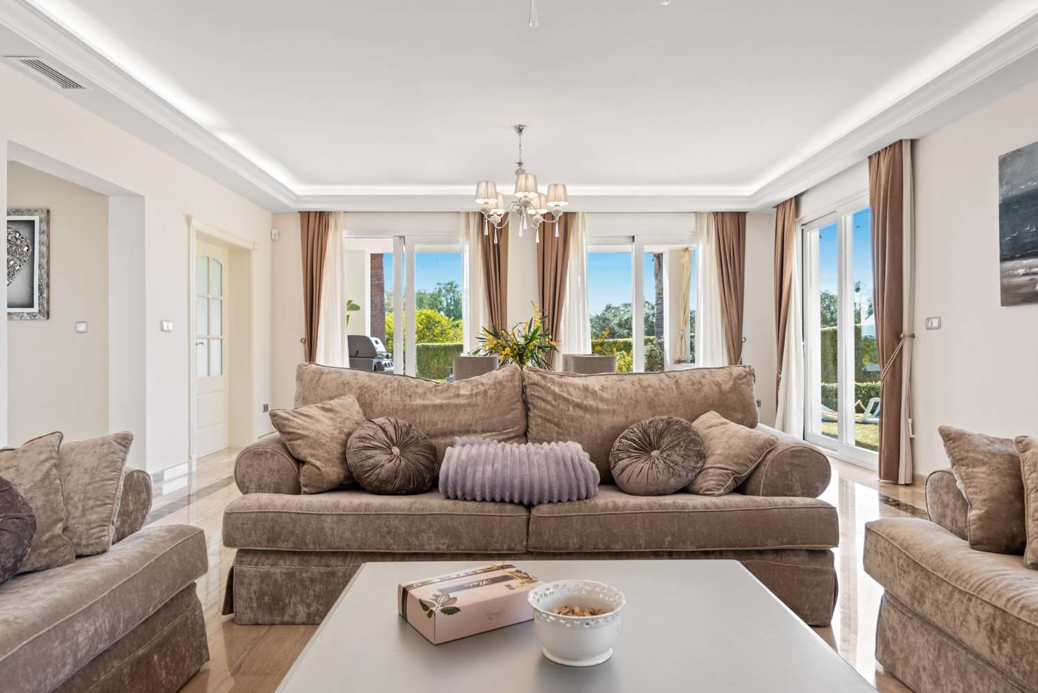 Villa for sale in Elviria (Marbella)